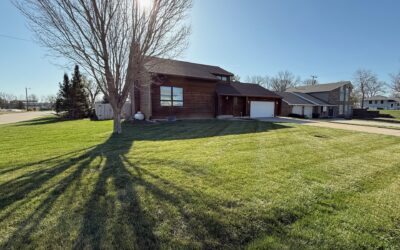 240 N 11th St, Hebron, NE 68370