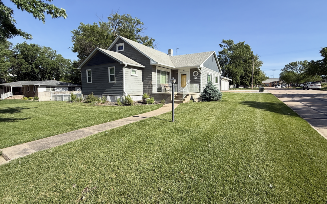 942 Union Ave, Hebron, NE