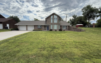 220 N 11th St, Hebron, NE
